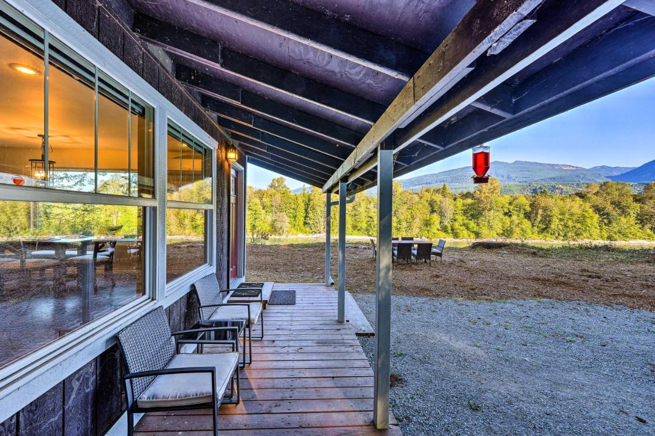 Dreamy Riverside Cabin With Fireplace And Grill Concrete Esterno foto